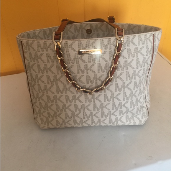 Michael Kors Handbags - 😊😊😊😊😊😊SOLD😊😊😊Michael Kors women tote bag